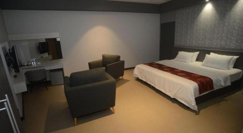 Star-Well Hotel Kuala Lipis Exteriör bild
